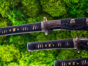 Ekskluzywny Zestaw Samurajski Sanbon – Katana, Wakizashi, Tanto | Stal T10, Naturalne Drewno